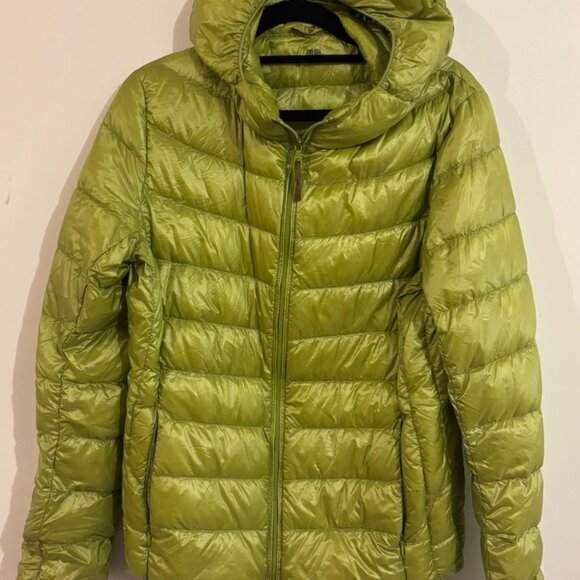 Uniqlo Peridot (light green) Puffer Jacket - Picture 3 of 3